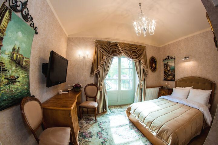 Room 17 of 35