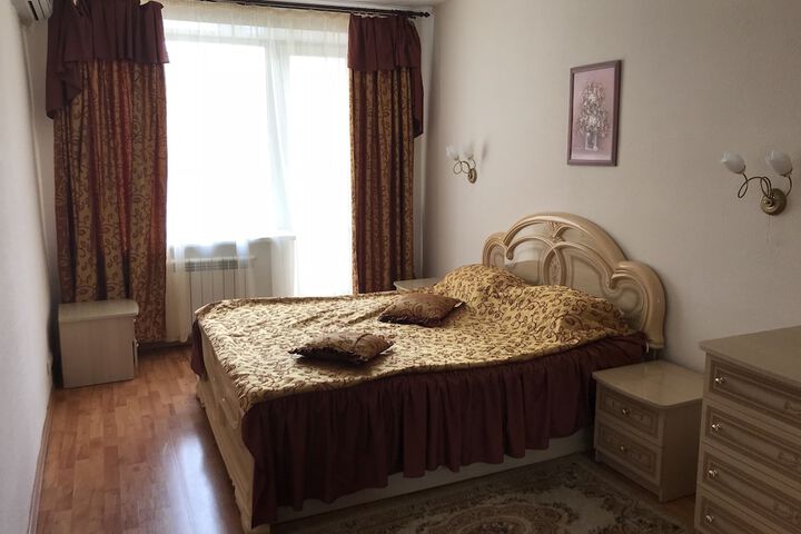 Room 11 of 32
