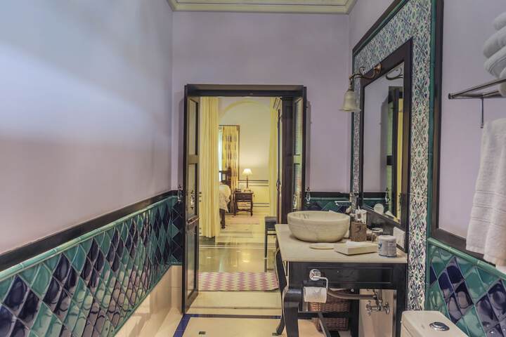 Room 70 of 98
