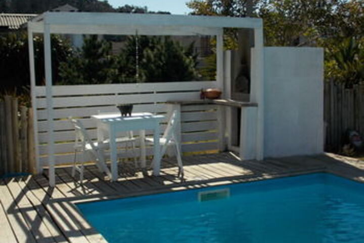 Pool 19 of 25