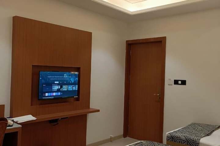 Room 16 of 30