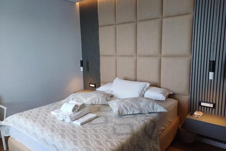 Room 6 of 109