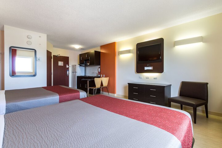 1 Queen Bed (6 of 48)