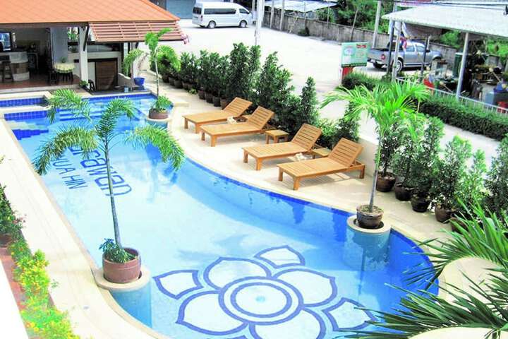 Hotel with Pool