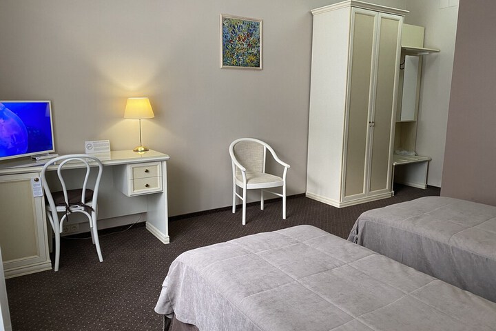 Room 10 of 44