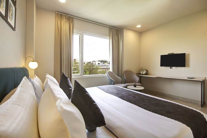 Room 32 of 61