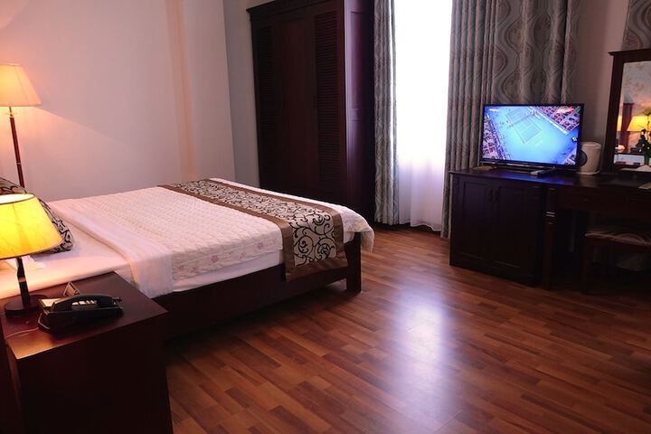 Room 9 of 34