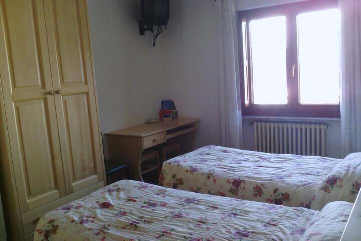 Room 14 of 48