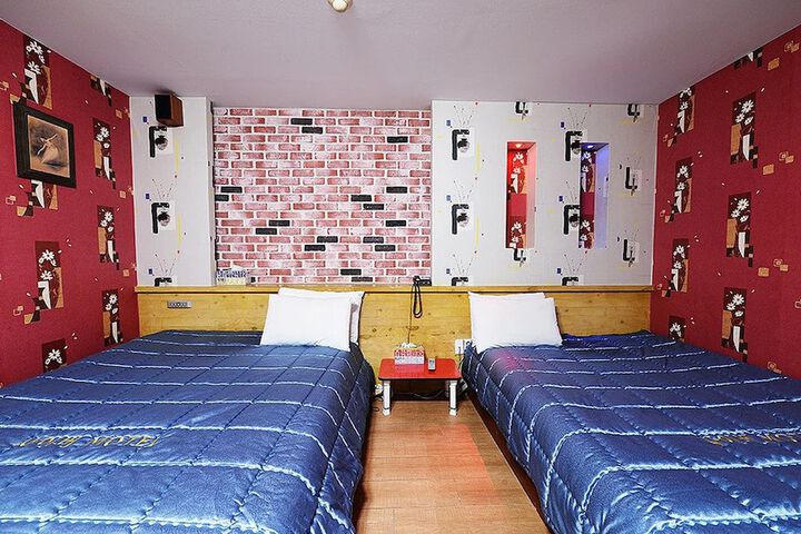 Room 19 of 31