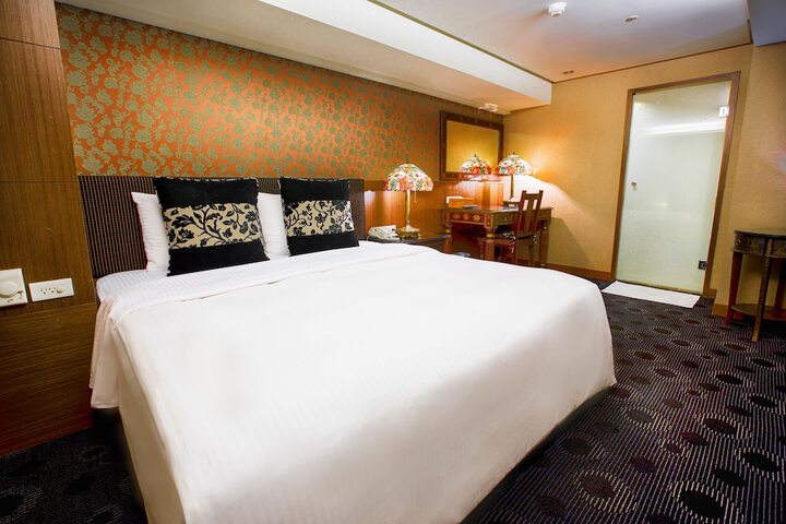 Room 15 of 38