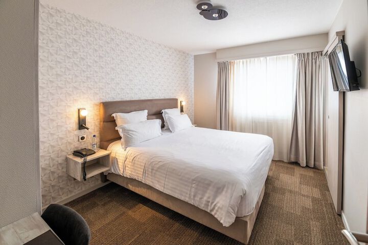 Room 6 of 37