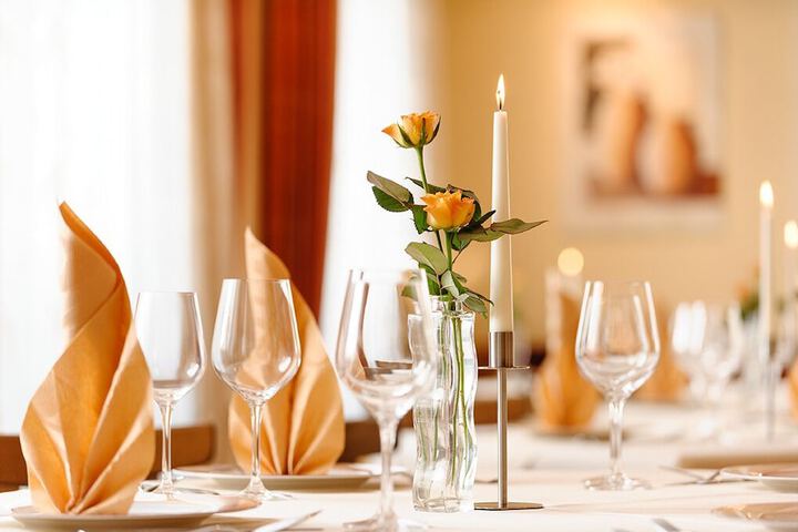 Dining 2 of 7