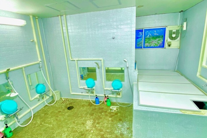 Room 24 of 48