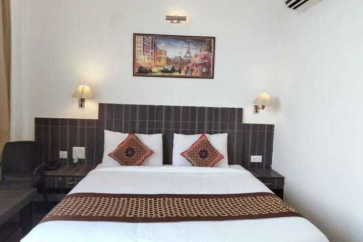Room 8 of 82