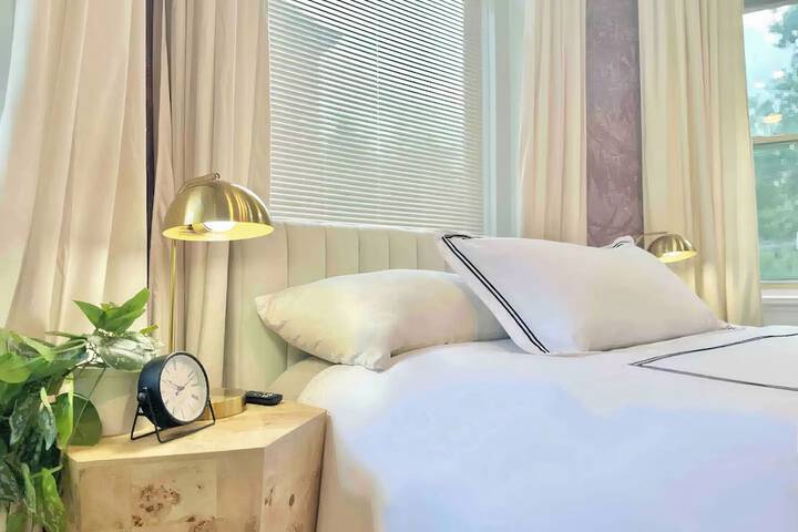 Room 2 of 75