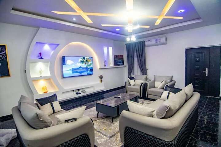 Room 9 of 38