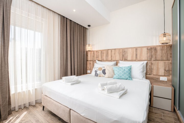 Room 2 of 22