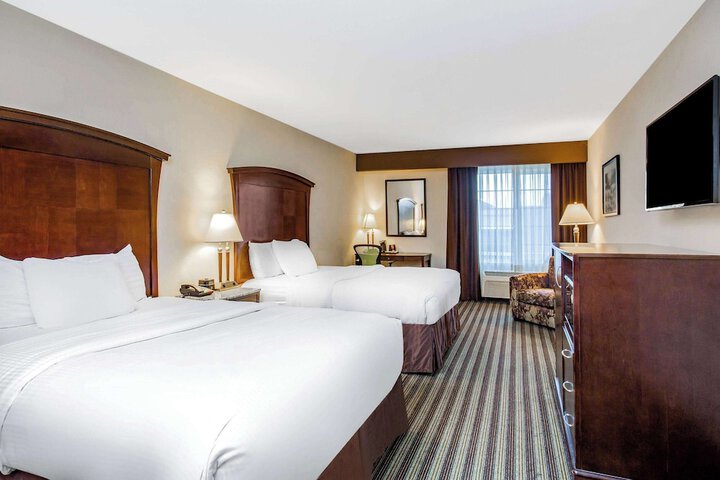 2 Queen Beds (8 of 8)
