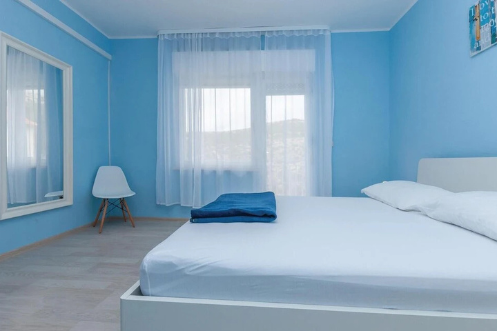 Room 6 of 19