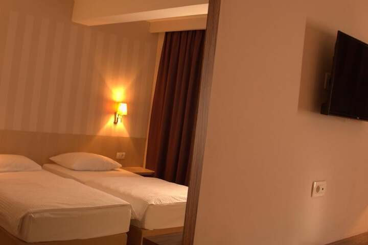 Room 9 of 41
