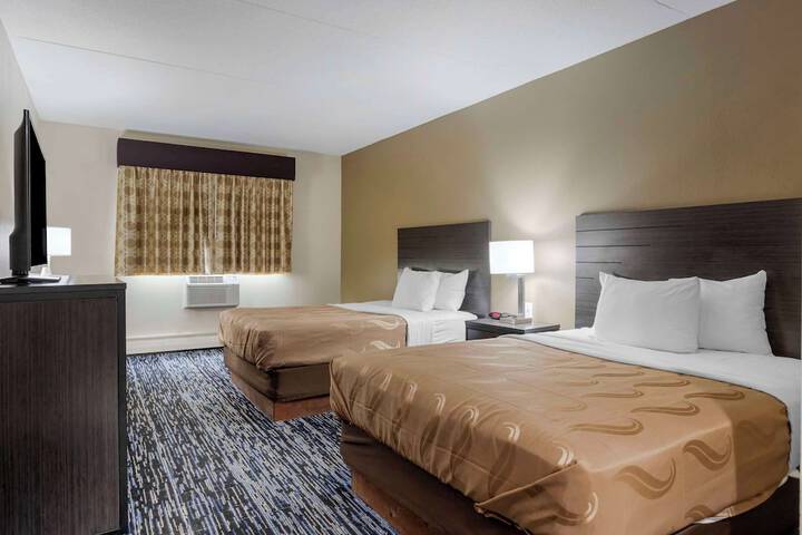 2 Queen Beds (4 of 6)