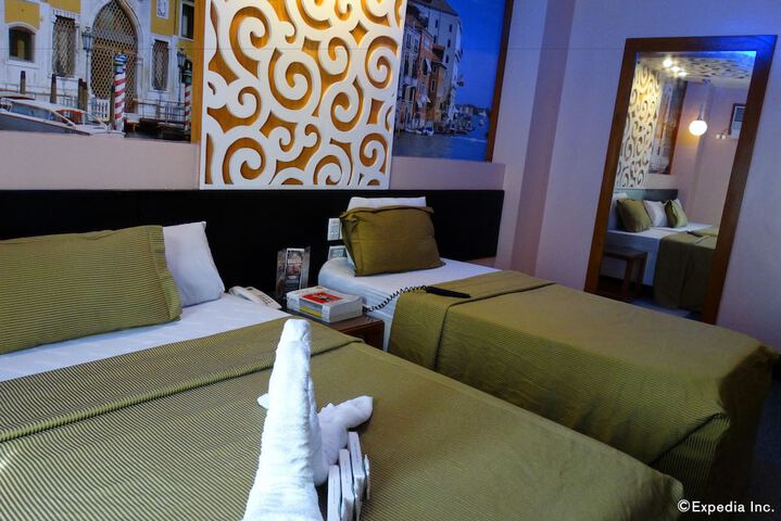 Room 48 of 104