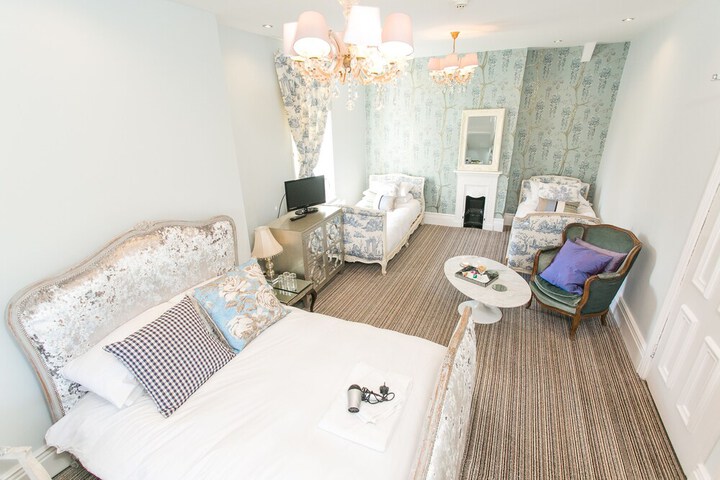 Room 105 of 250