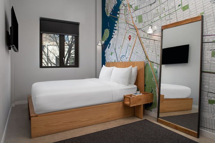 1 Queen Bed (3 of 25)