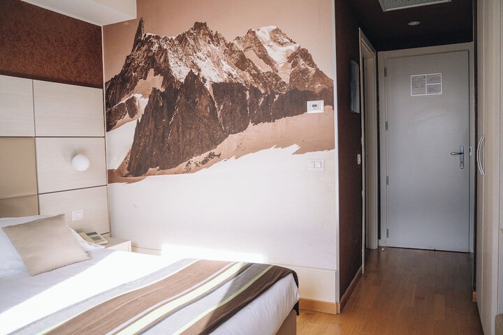 Room 28 of 81