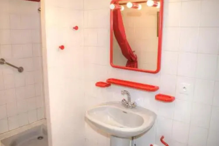 Room 6 of 19