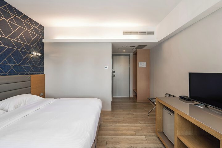 Room 3 of 41
