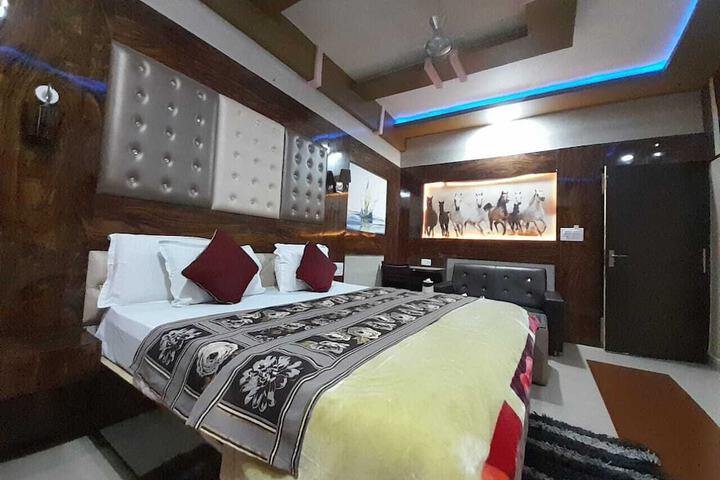 Room 19 of 28