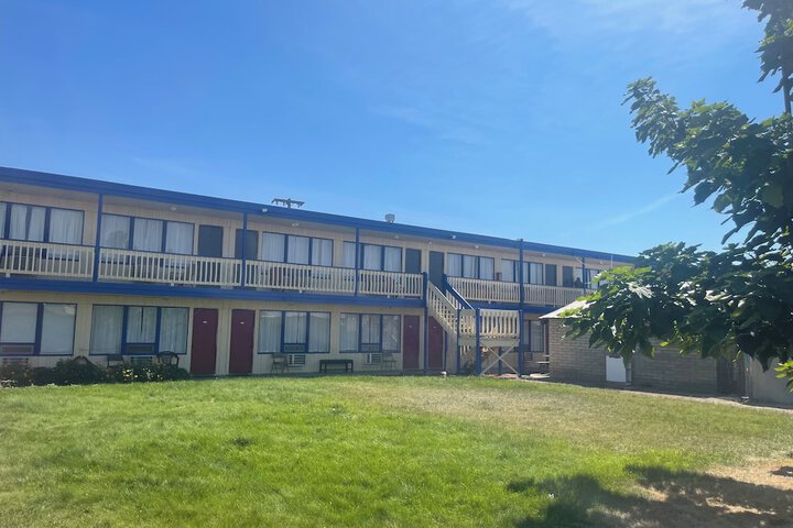 Hotel Exterior 25 of 26