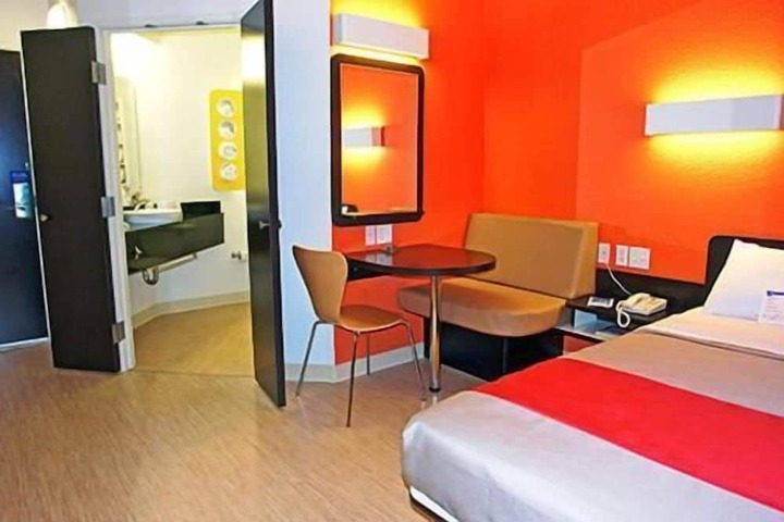 Room 8 of 28
