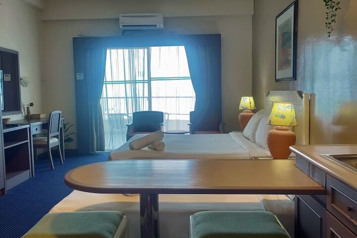 Room 213 of 650