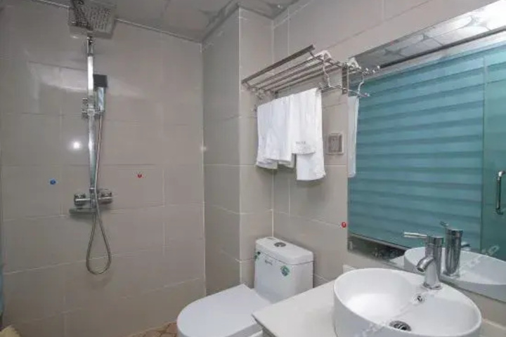 Room 4 of 6