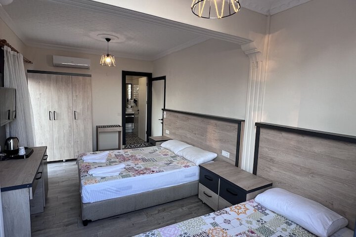 Room 5 of 89