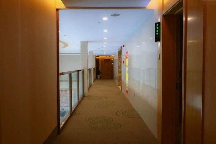Ballroom/Hall 35 of 38