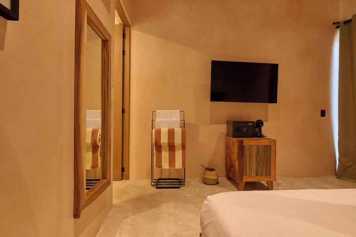 Room 13 of 27