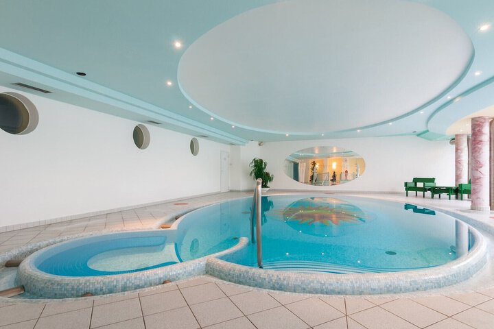 Pool 22 of 55