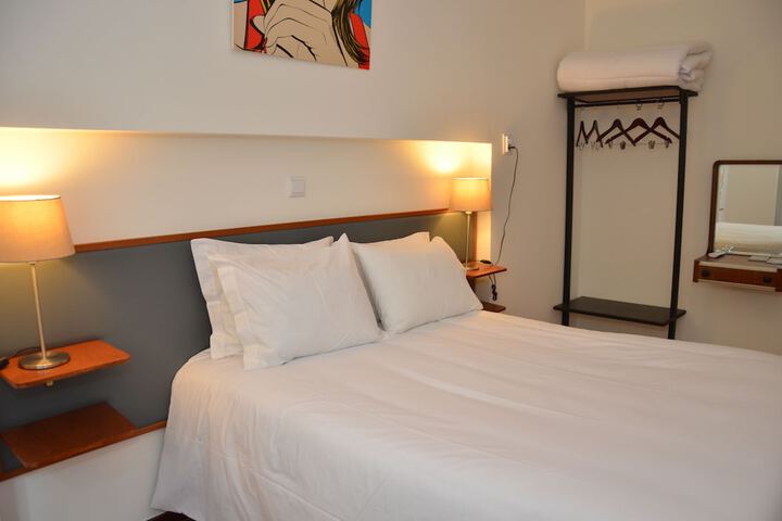 Room 12 of 37