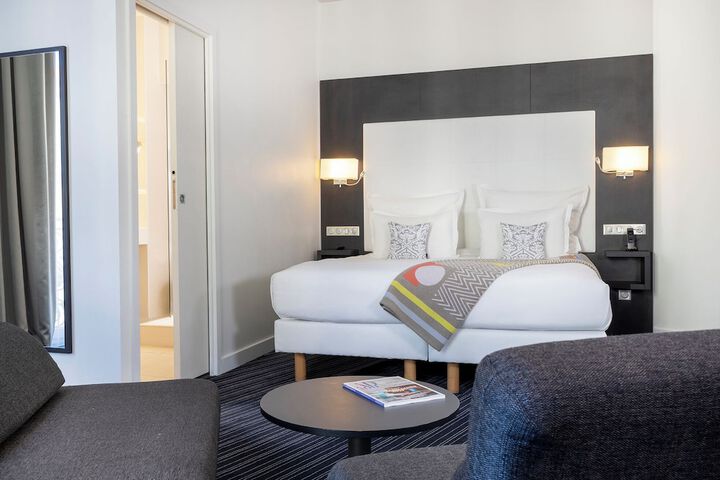 Room 5 of 18