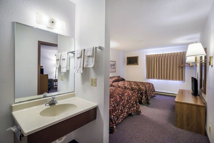 Room 6 of 25