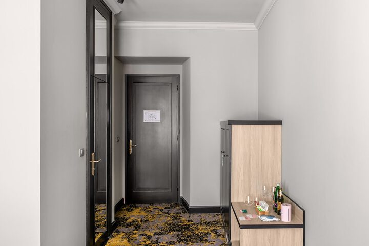 Room 12 of 50