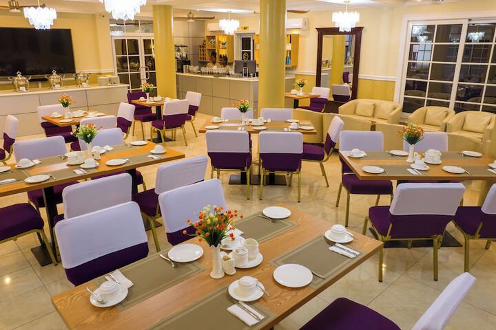 Dining 52 of 59