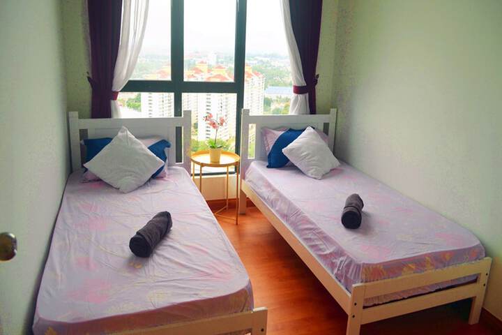 Room 32 of 106