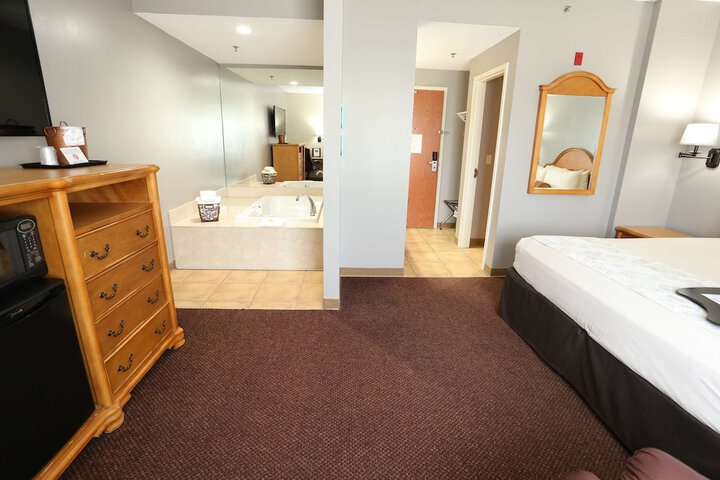 1 King Bed (13 of 14)