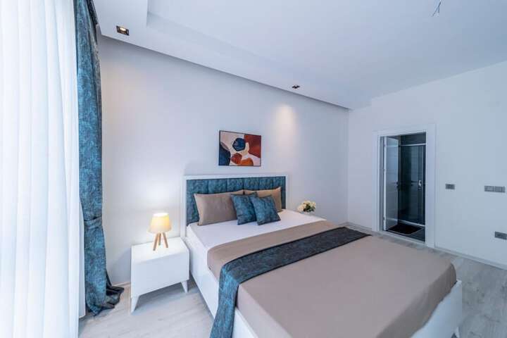 Room 8 of 24