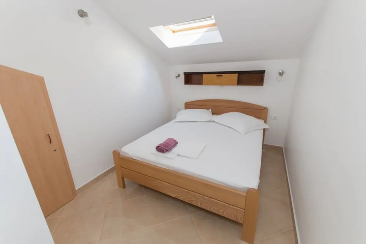 Room 3 of 10