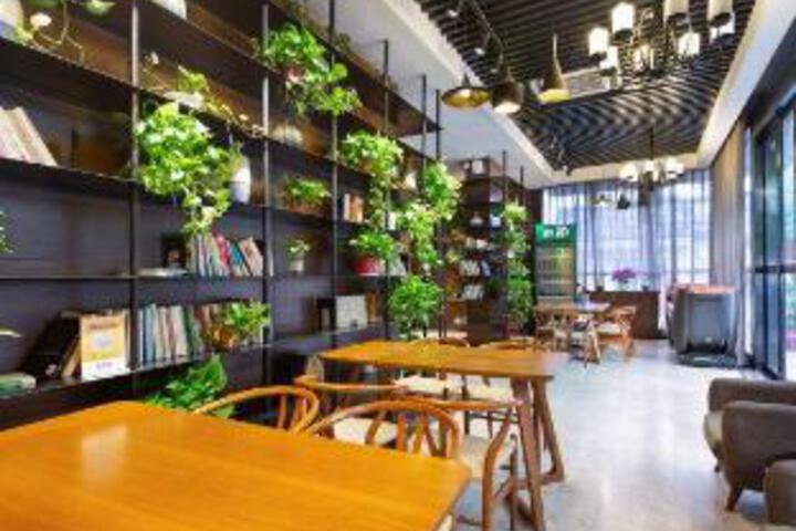 Lanson Place Hotel (Changsha Railway Station Apollo)